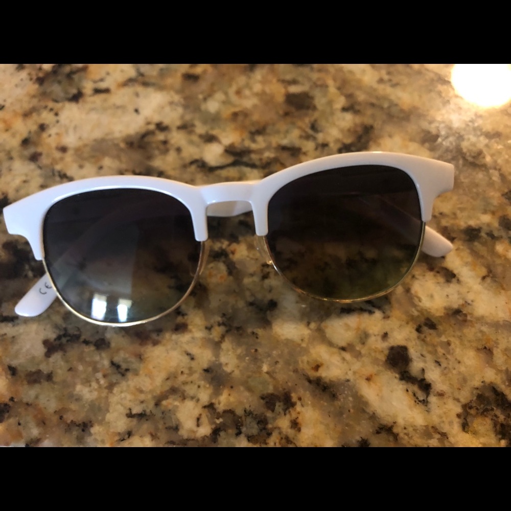 White and gold Nectar wayfarer style sunglasses.
